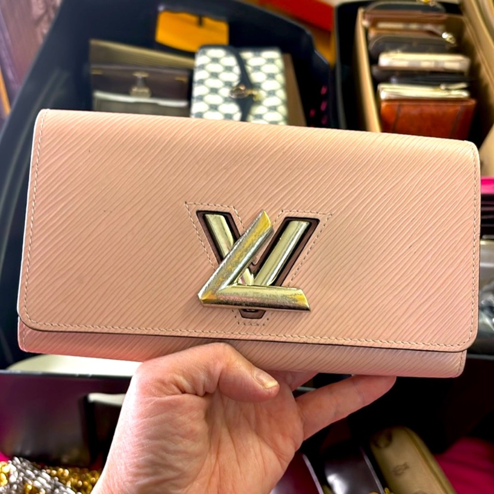 Pink Louis Vuitton, long wallet you could use it with the chain